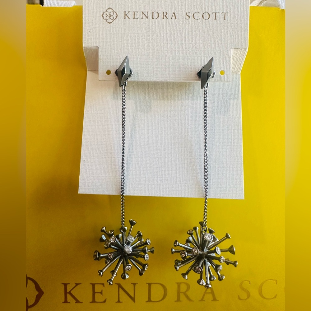 Kendra Scott; Chandelier Runway, Rhinestone Starburst Earrings. RARE!🌟🌟🌟RARE
